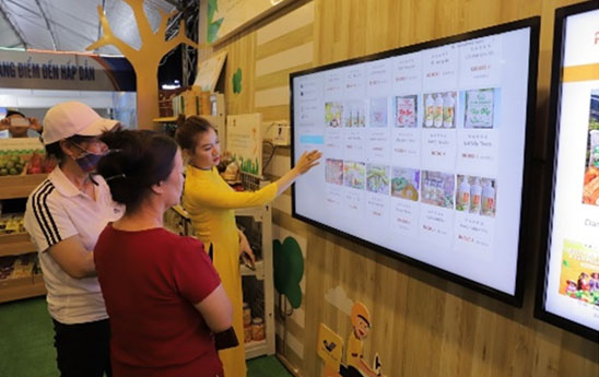 Thủ tướng Phạm Minh Chính trải nghiệm festival số trên sàn TMĐT Postmart.vn của Bưu điện Việt Nam