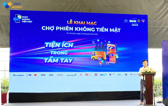 VNPT Money khuấy động Phiên chợ không tiền mặt 2022 dành cho công nhân