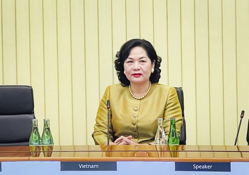 thong doc nguyen thi hong du hoi nghi thuong nien bis