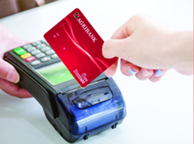 Agribank Kon Tum day manh dich vu thanh toan khong dung tien mat 2