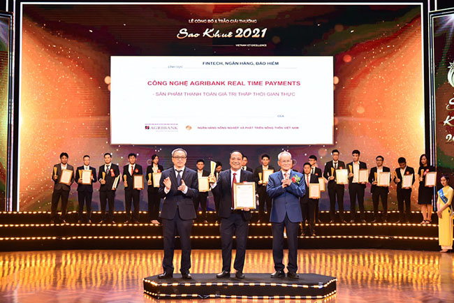 Agribank voi 9 Giai thuong Sao Khue 3