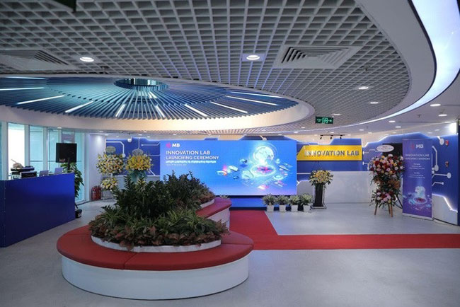 MB ra mat khong gian sang tao Innovation Lab 2
