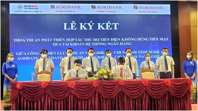 Thuc day giao dich online Agribank tung buoc tiem can xu the ngan hang so 3