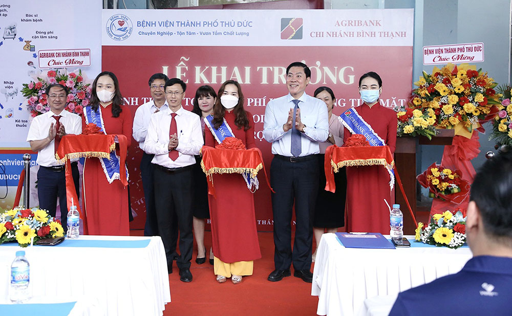agribank binh thanh cung cap giai phap thanh toan va tai tro 500 trieu dong cho benh vien tp thu duc12