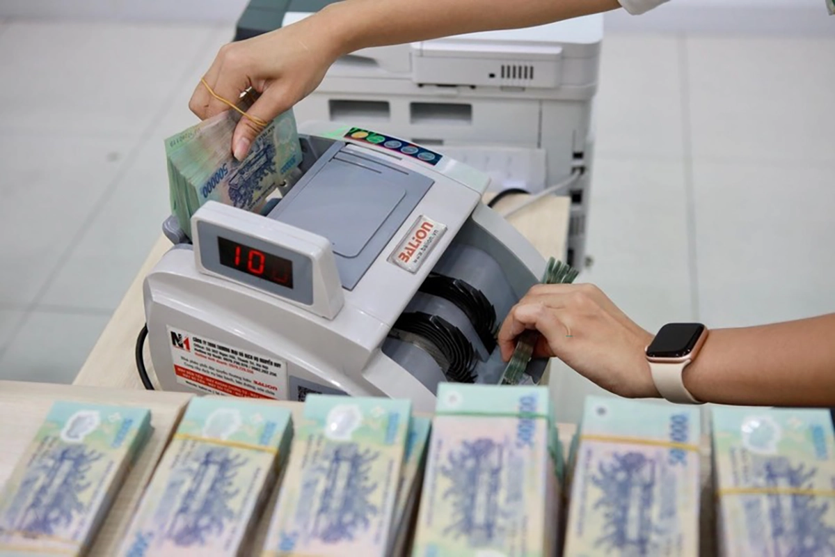 hom nay mot loat ngan hang giam manh lai suat tien gui co noi chi con 3 6