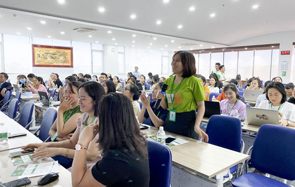 FE Credit hien thuc hoa uoc mo cho hang trieu lao dong Viet 1