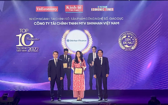 Ung dung iShinhan duoc vinh danh Top 10 Tin dung Viet Nam 2022
