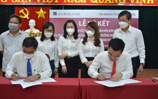 Agribank Ninh Thuận triển khai dịch vụ thanh toán hóa đơn tiền nước của Trung tâm nước sạch và vệ sinh môi trường nông thôn Ninh Thuận