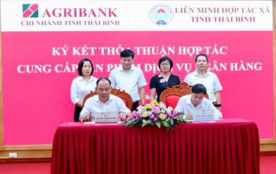 Agribank Thai Binh ky ket thoa thuan hop tac voi Lien minh Hop tac xa tinh Thai Binh
