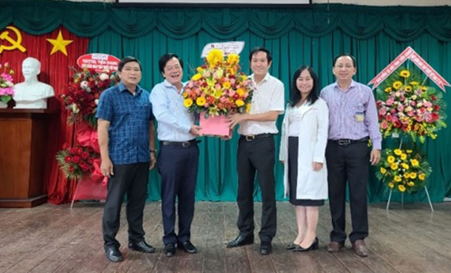 Agribank Tien Giang tri an nhung nguoi thay thuoc Viet Nam 2