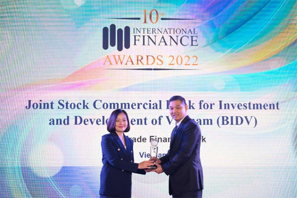 BIDV nhan 02 giai thuong tu Tap chi International Finance Magazine 1