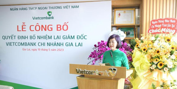 Ba Do Thi Viet Hang duoc bo nhiem lai giu chuc Giam doc Vietcombank Gia Lai 2
