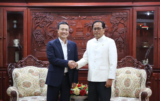 Chủ tịch HĐQT và đoàn lãnh đạo Vietcombank đã đến chào xã giao Thống đốc Ngân hàng Nhà nước Lào