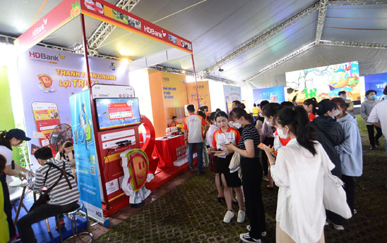 HDBank đầy sức hút tại chợ phiên không tiền mặt dành cho công nhân