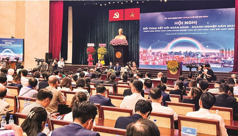 Lai suat cao ngan hang cung chang duoc loi 2