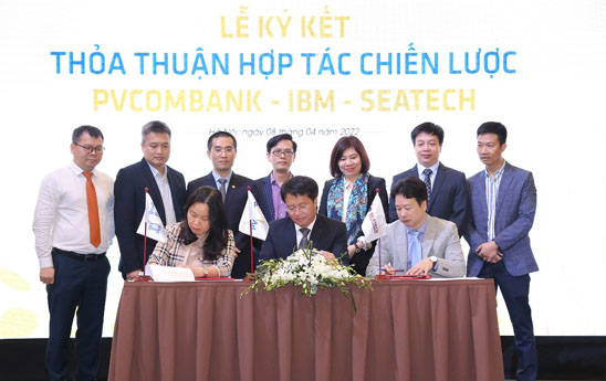 PVcomBank ký kết thỏa thuận hợp tác chiến lược với IBM và SEATECH về chuyển đổi số