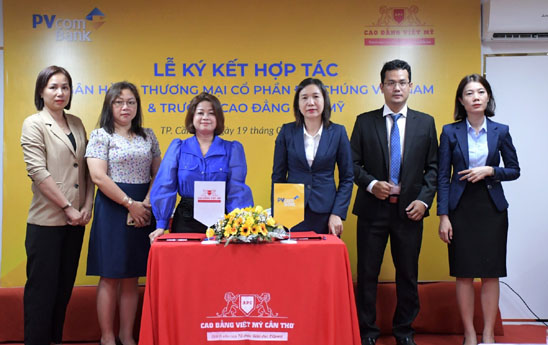 PVcomBank ky thoa thuan hop tac voi truong Cao dang Viet My