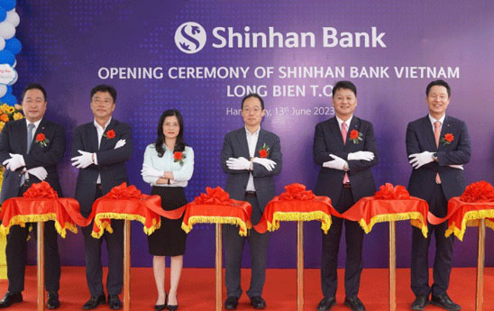 Shinhan Viet Nam khai truong Phong Giao dich Long Bien