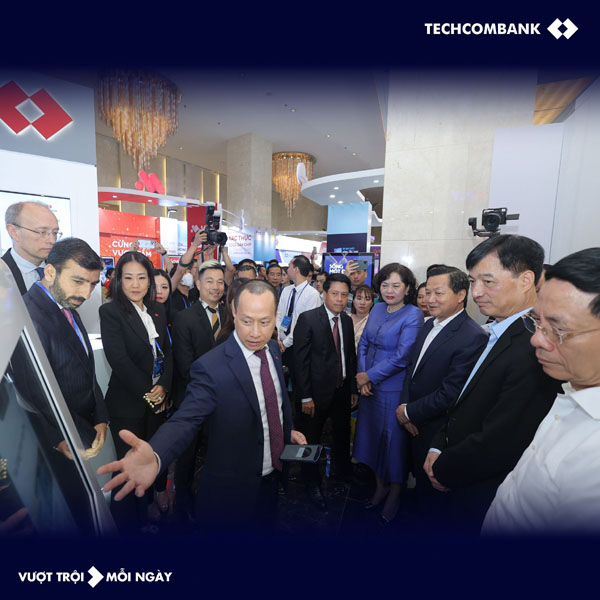 Techcombank mang hai giai phap tieu bieu 2