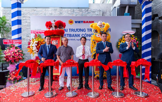 Vietbank Cong Hoa khai truong tru so moi