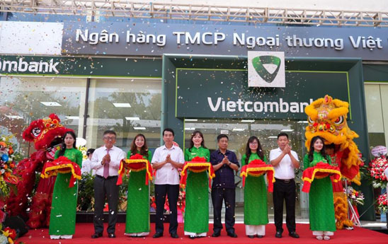 Vietcombank Bac Giang khai truong phong giao dich Luc Nam
