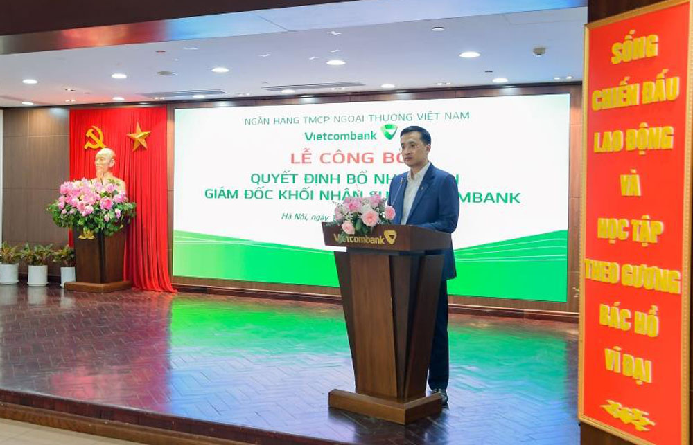 Vietcombank bo nhiem lai Giam doc Khoi Nhan su 2