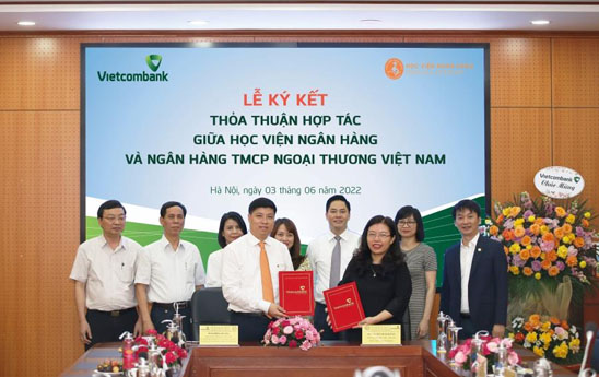 Vietcombank ký kết thỏa thuận hợp tác với Học viện Ngân hàng