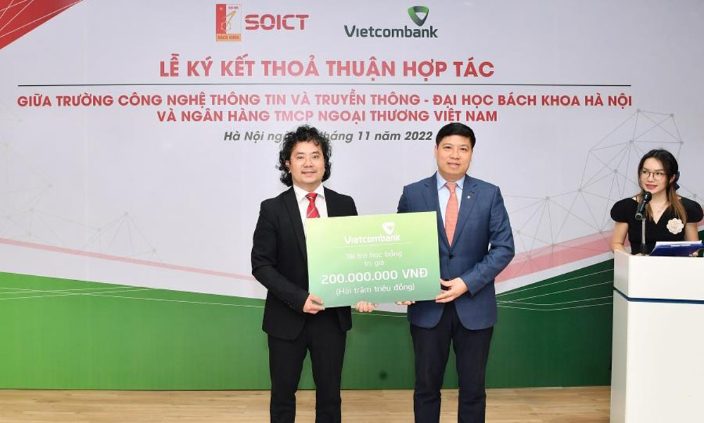 Vietcombank ky thoa thuan hop tac voi Truong SOICT 3