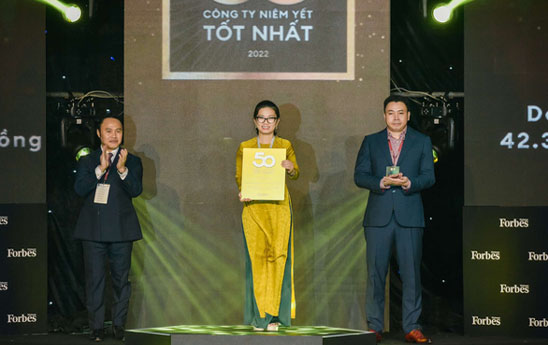 Vietcombank lần thứ 10 được Forbes Việt Nam vinh danh trong Top 50 Công ty niêm yết tốt nhất Việt Nam