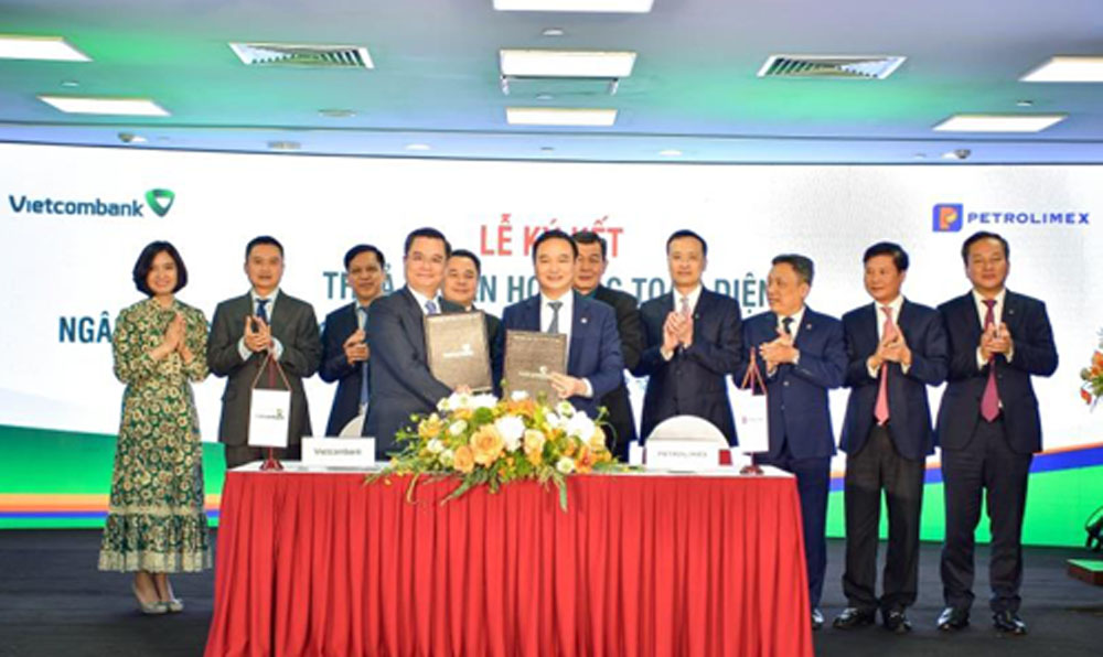 Vietcombank va Petrolimex ky ket thoa thuan hop tac toan dien 2
