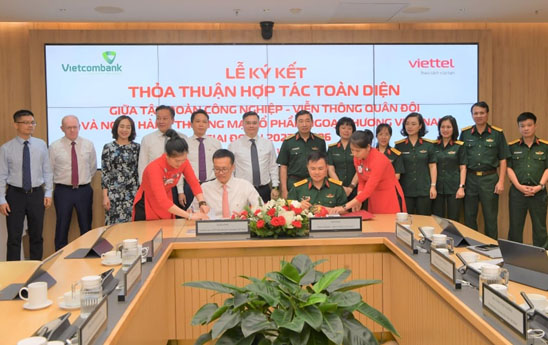 Vietcombank va Viettel ky ket thoa thuan hop tac toan dien