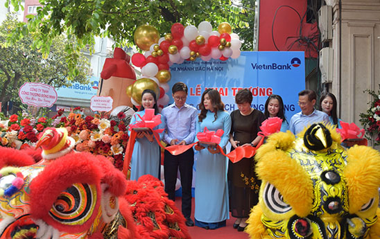 VietinBank Bac Ha Noi khai truong phong giao dich Trung Vuongjpg