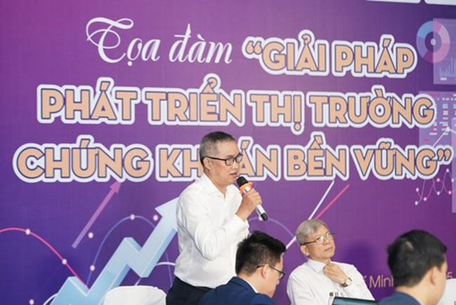 Thi truong chung khoan da phat trien dung huong 3