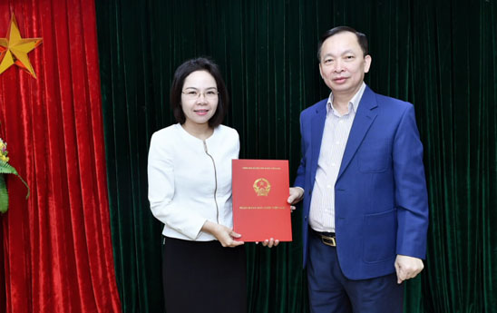 Công bố quyết định giao phụ trách Vụ Tín dụng các ngành kinh tế