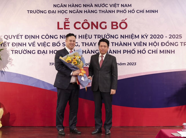 Cong bo quyet dinh hieu truong 2