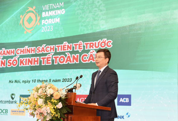 Dieu hanh chinh sach tien te truoc bien so kinh te toan cau 2