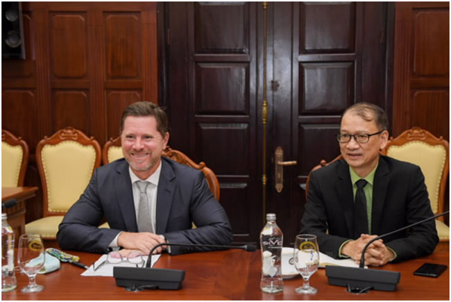 Pho Thong doc Pham Thanh Ha tiep Tong Giam doc Ngan hang HSBC Viet Nam 3