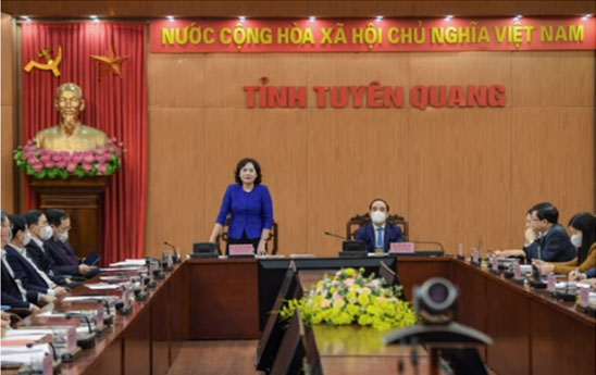 Thống đốc Nguyễn Thị Hồng thăm Khu di tích Tân Trào và làm việc tại Tuyên Quang