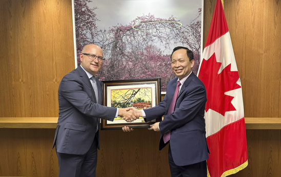 Thuc day trien khai quan he doi tac chien luoc giua Viet Nam va Canada