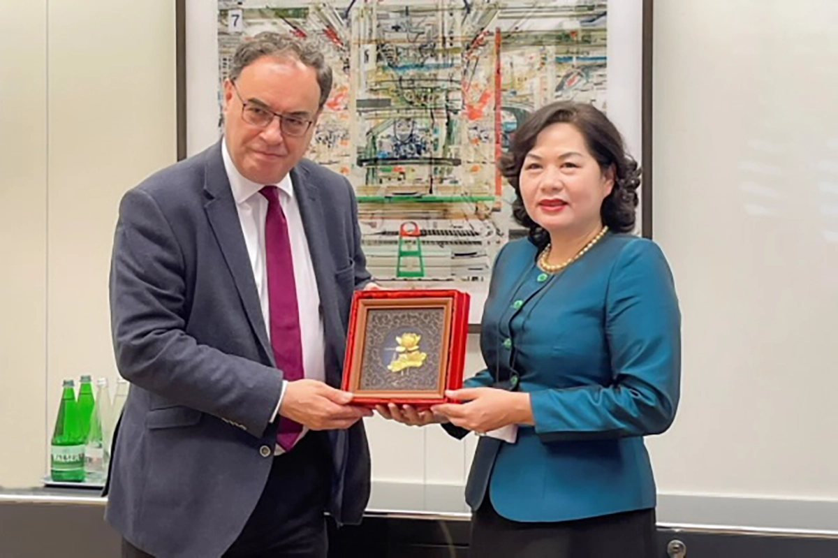 thong doc nguyen thi hong lam viec voi cac doi tac song phuong ben le hoi nghi thuong nien ngan hang thanh toan quoc te2