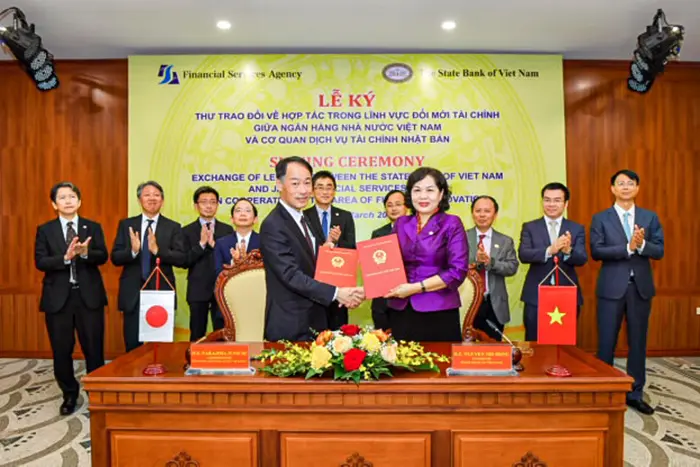 thong doc nguyen thi hong tiep va lam viec voi ong nakajima junichi chu tich co quan dich vu tai chinh nhat ban3