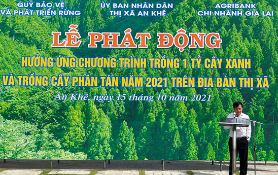 Agribank tặng cây giống cho đồng bào các dân tộc tỉnh Gia Lai