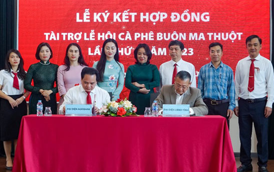 Agribank tiep tuc tai tro vang le hoi Ca phe Buon Ma Thuot