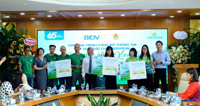 BIDV cong bo ket qua va trao thuong giai chay BIDVRun 2