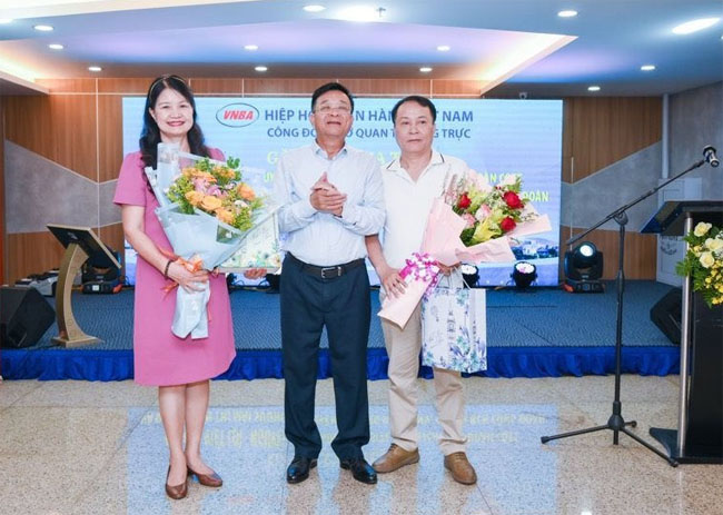 Cong doan Hiep hoi Ngan hang trao giai cuoc thi 3
