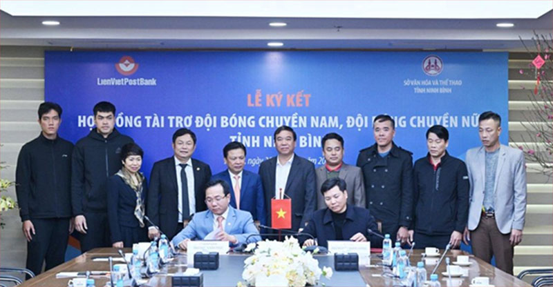LienVietPostBank tai tro cho 2 doi bong chuyen Nam va Nu Ninh Binh 2