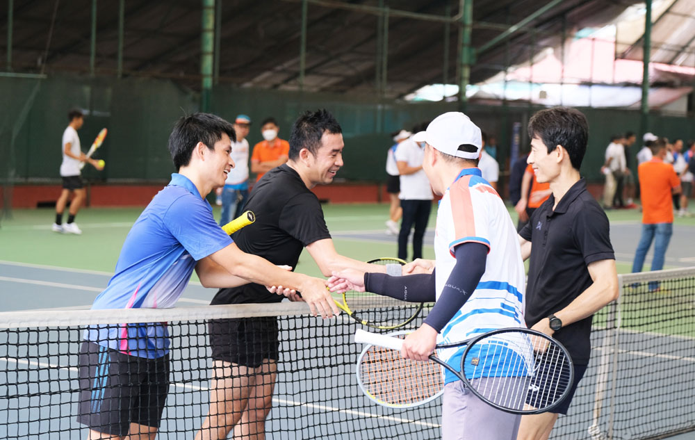 Sacombank to chuc Giai tennis chao mung ngay Doanh nhan 2