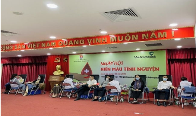 So Giao dich Vietcombank to chuc ngay hoi hien mau tinh nguyen 3