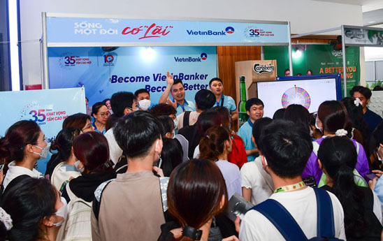 VietinBank dong hanh cung UEH Sharing Career Fair 2023