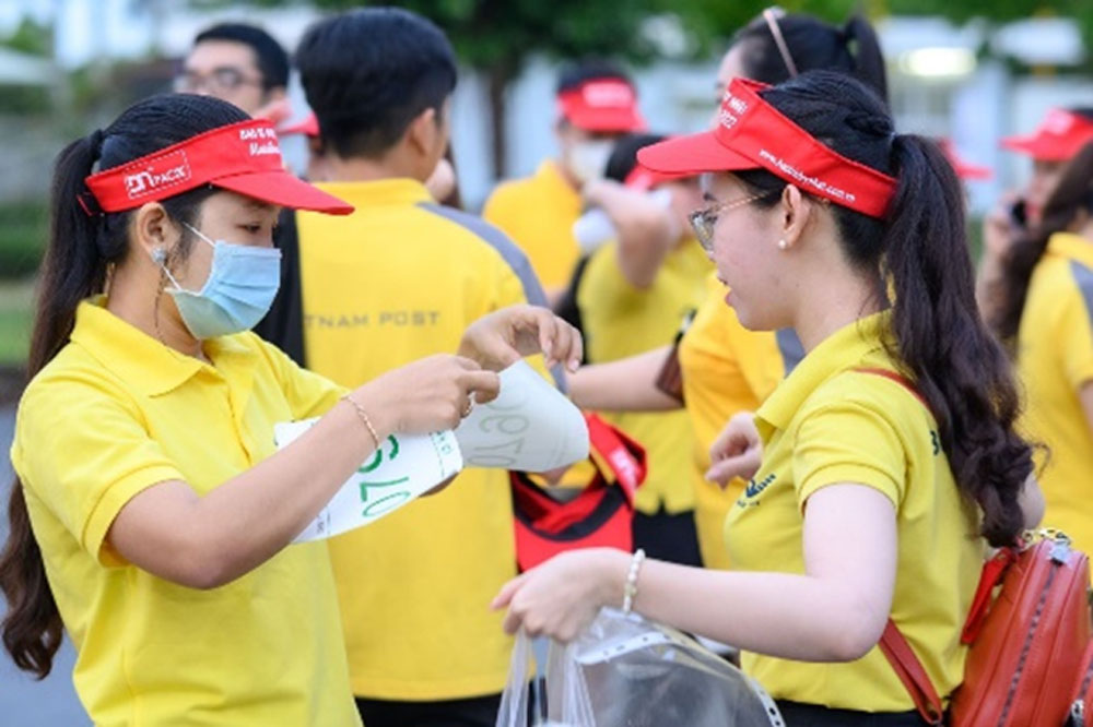 Vietnam Post Soc Trang tham gia Giai chay Marathon 1